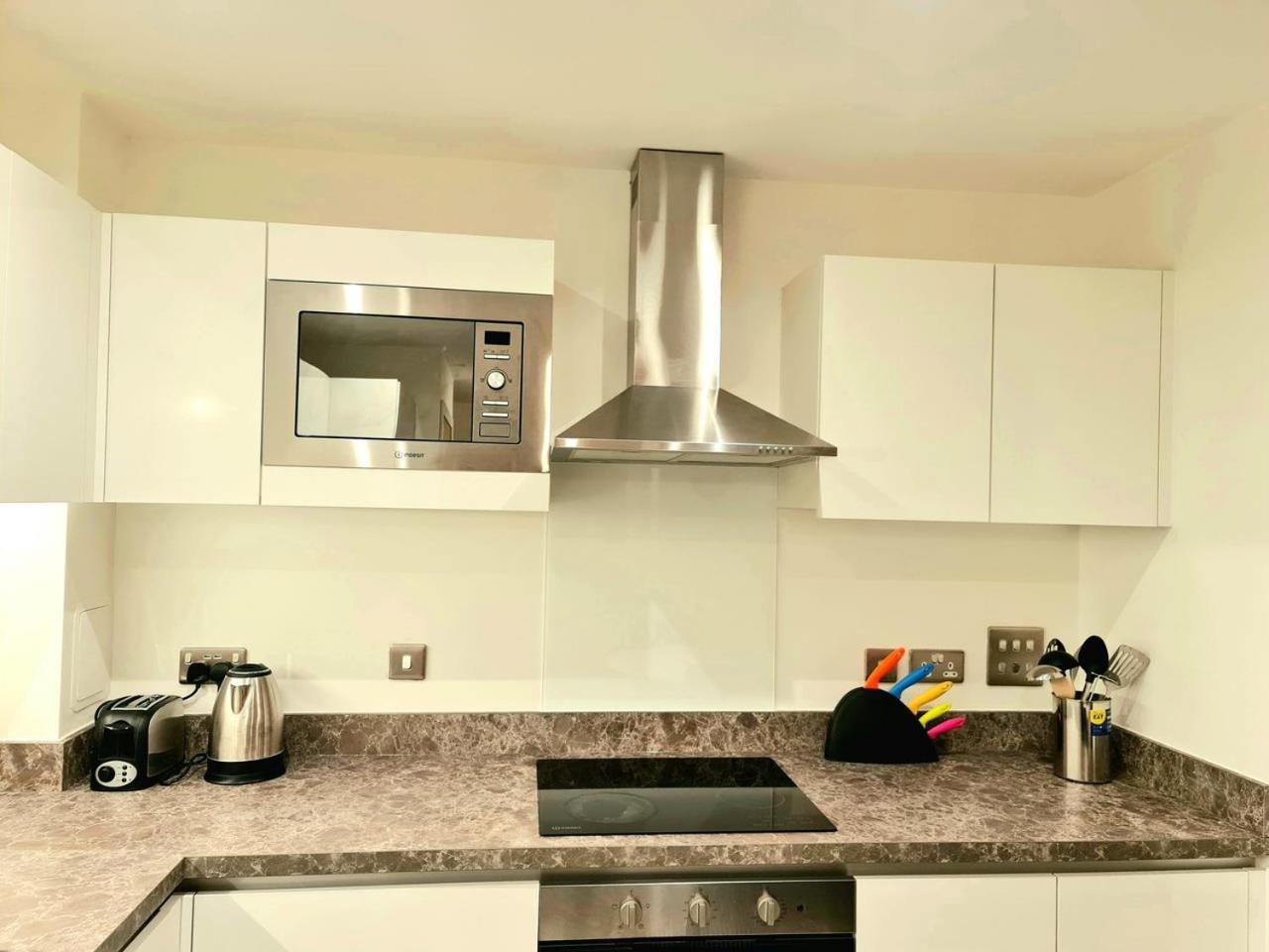 Exquisite Cosy 2-Bed Apartment In Salford Manchester Exterior photo